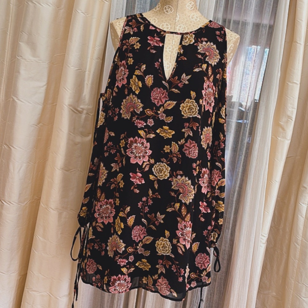 Forever 21 Black Floral Keyhole Dress